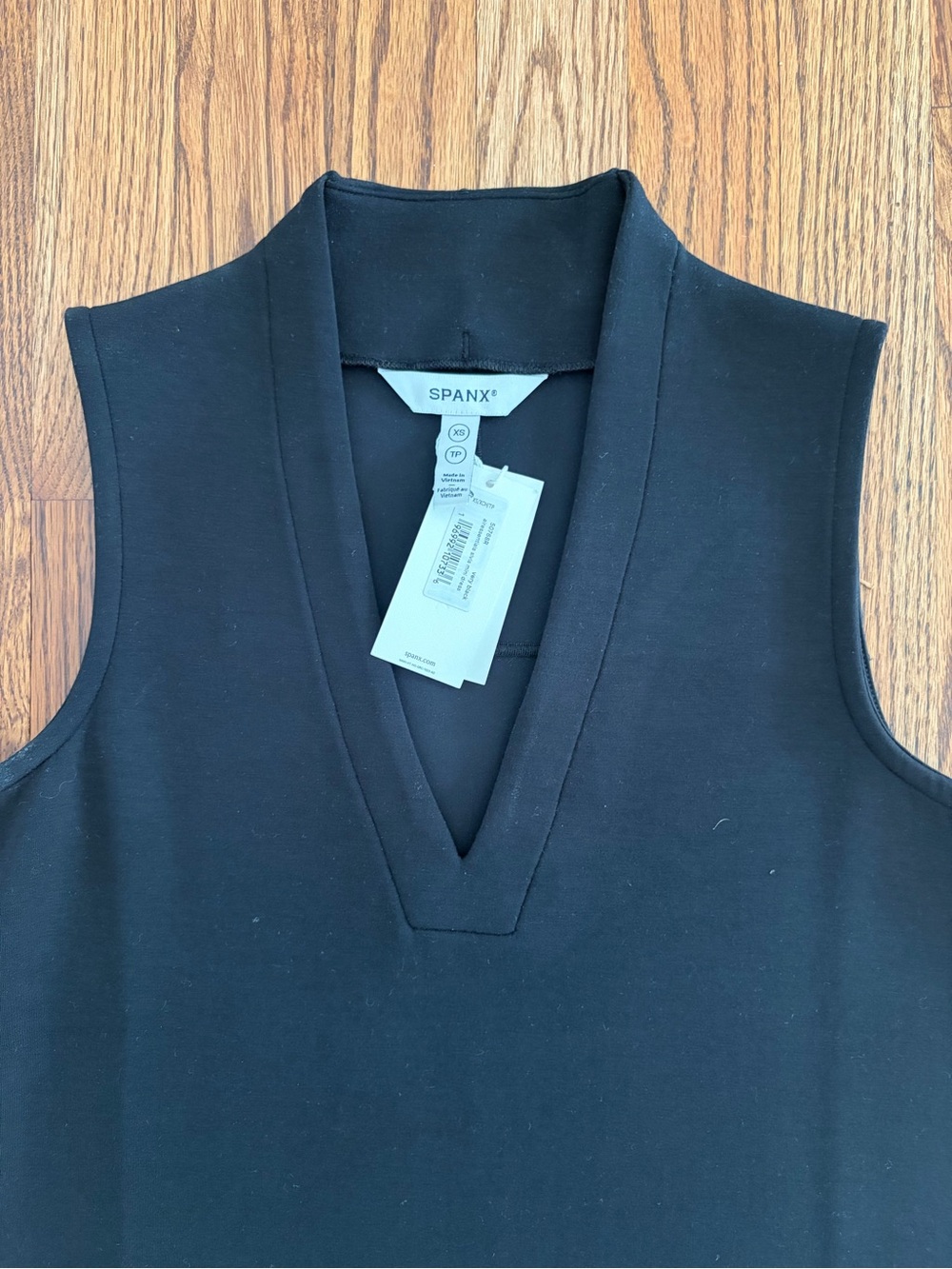 NWT SPANX AIR ESSENTIALS SLEEVELESS BLACK MINI DRESS V NECK XS - Picture 5 of 5